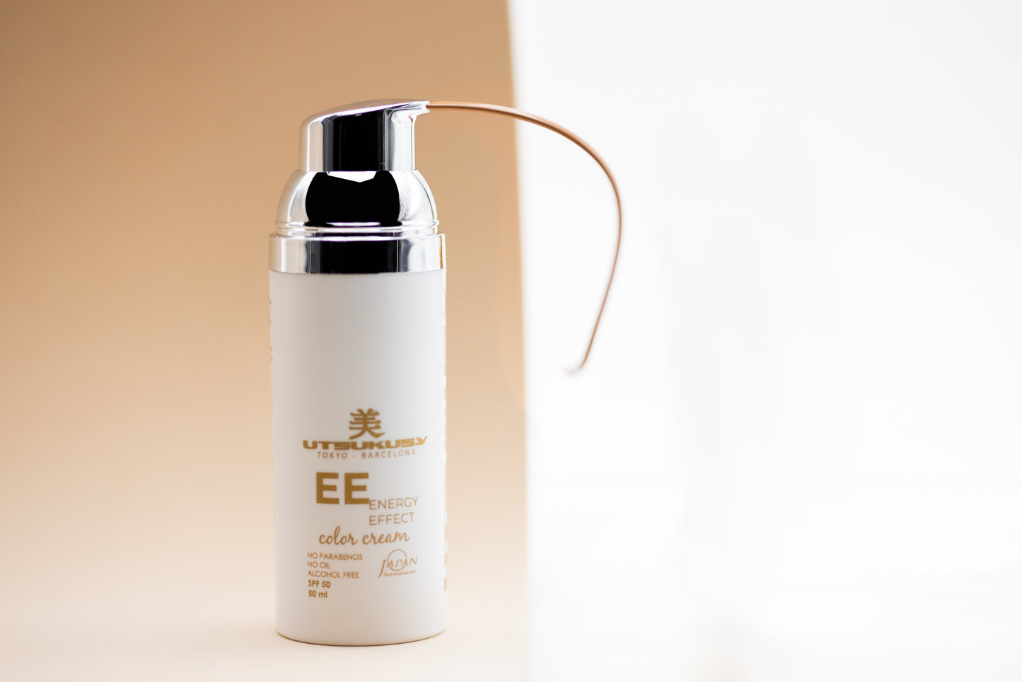 UTSUKUSY EE COLOR APSAUGINIS KREMAS - DRĖKIKLIS, SUTEIKIA VIDUTINĮ ATSPALVĮ, SPF50, 50ML