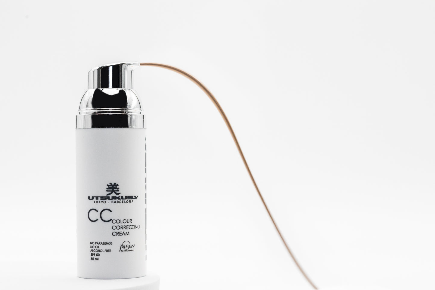UTSUKUSY CC COLOR APSAUGINIS KREMAS - DRĖKIKLIS, SUTEIKIA LENGVĄ ATSPALĮ, SPF50, 50ML