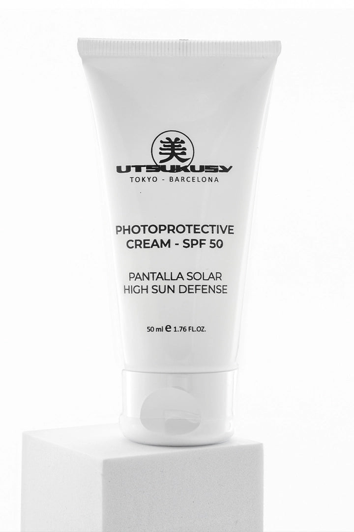 UTSUKUSY LASER FLUID APSAUGINIS VEIDO KREMAS SU SPF50, 50ML