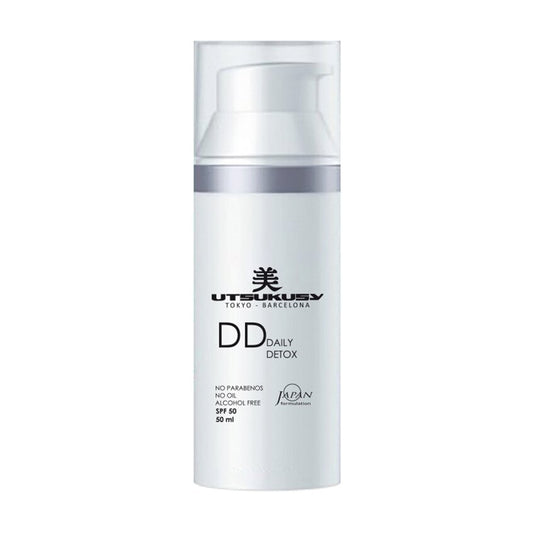 UTSUKUSY DD COLOR APSAUGINIS KREMAS - DRĖKIKLIS, SUTEIKIA TAMSŲ ATSPALVĮ, SPF50, 50ML