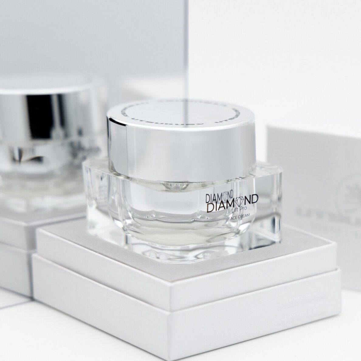 UTSUKUSY DIAMOND ANTI-AGE RINKINYS PROFESIONALIEMS KOSMETIKAMS
