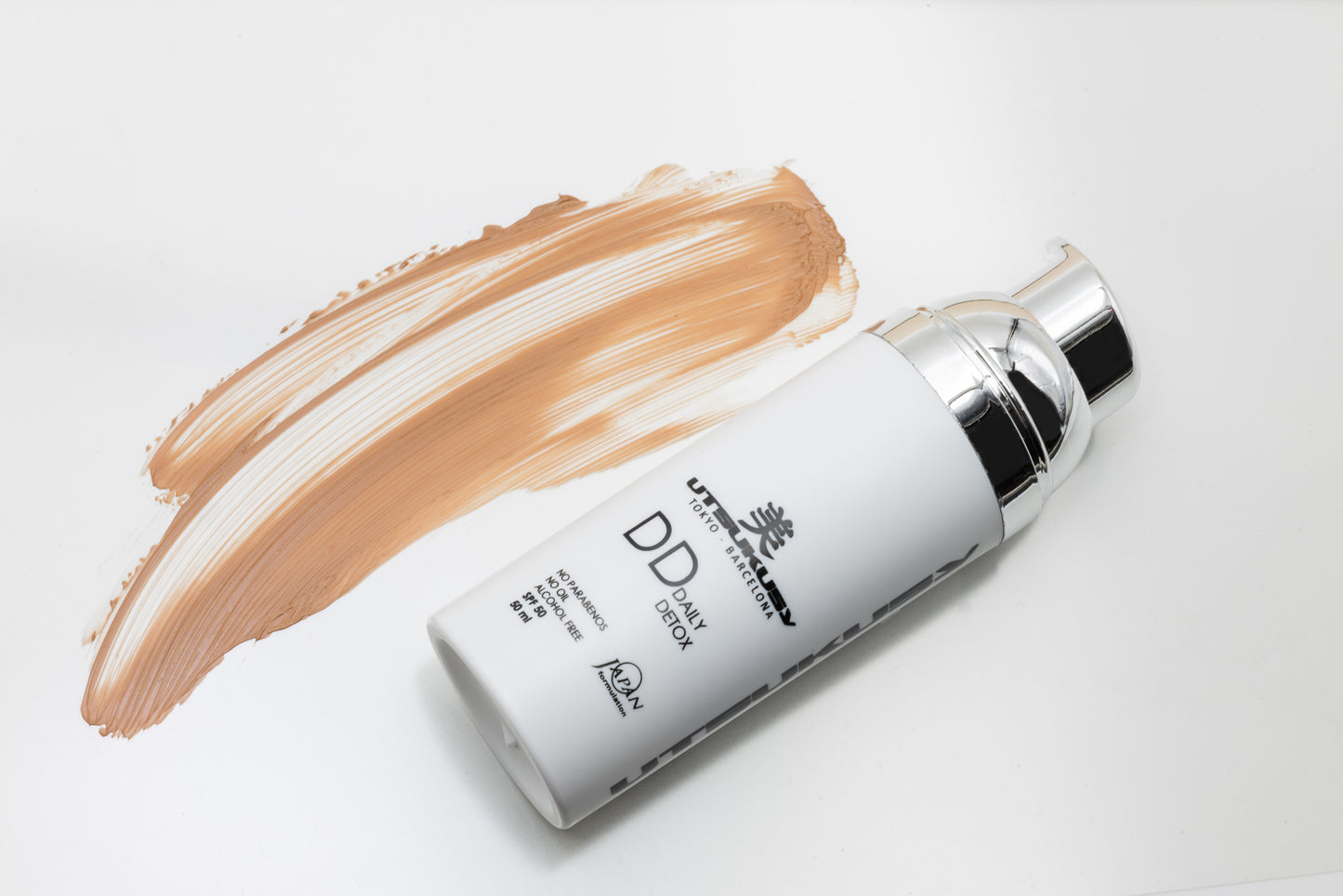 UTSUKUSY DD COLOR APSAUGINIS KREMAS - DRĖKIKLIS, SUTEIKIA TAMSŲ ATSPALVĮ, SPF50, 50ML