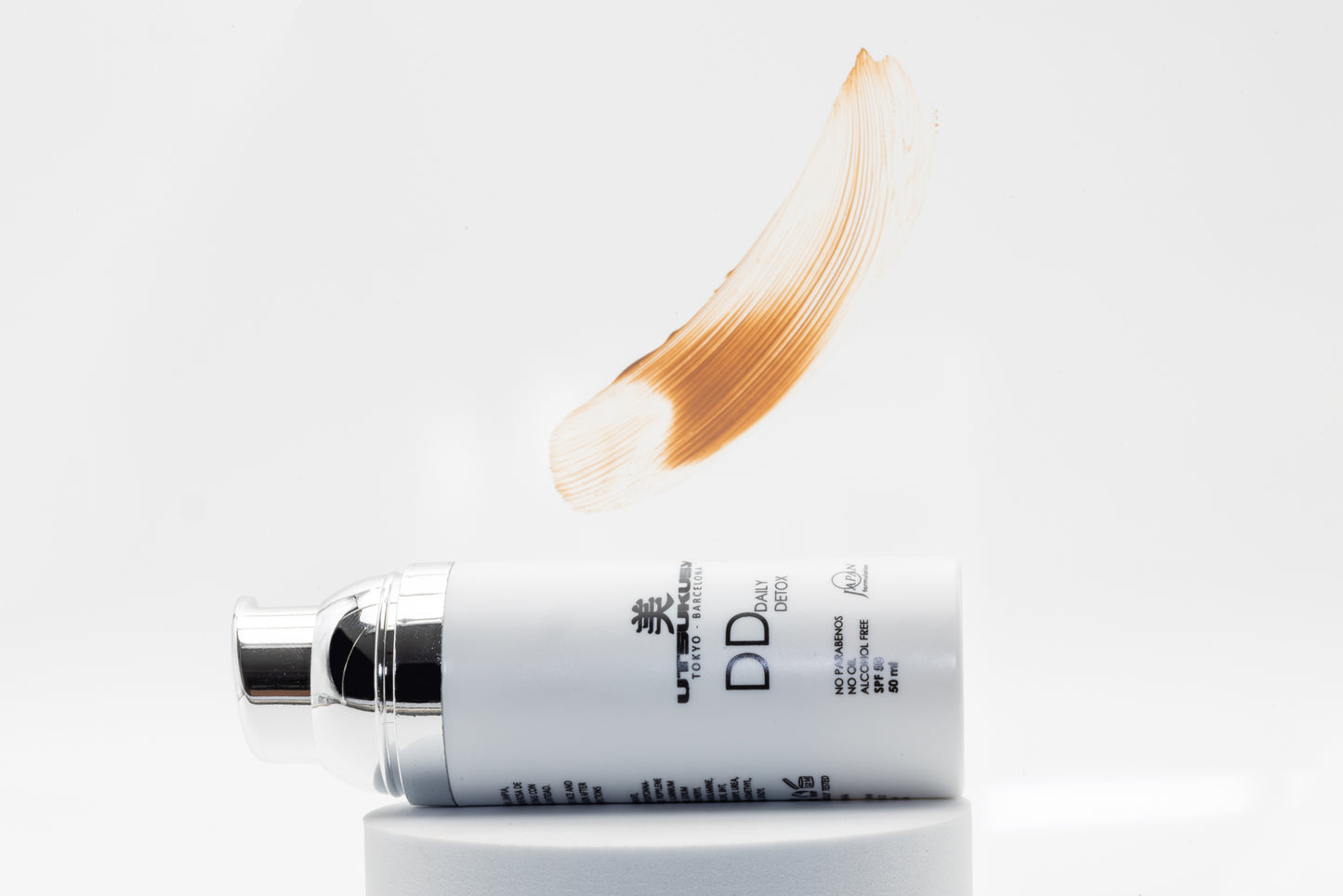 UTSUKUSY DD COLOR APSAUGINIS KREMAS - DRĖKIKLIS, SUTEIKIA TAMSŲ ATSPALVĮ, SPF50, 50ML